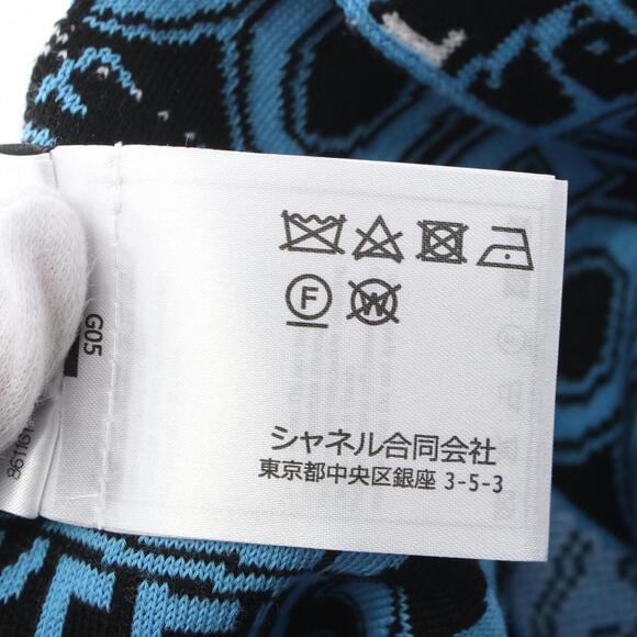 CHANEL Black Scarf - Picture 4 of 7